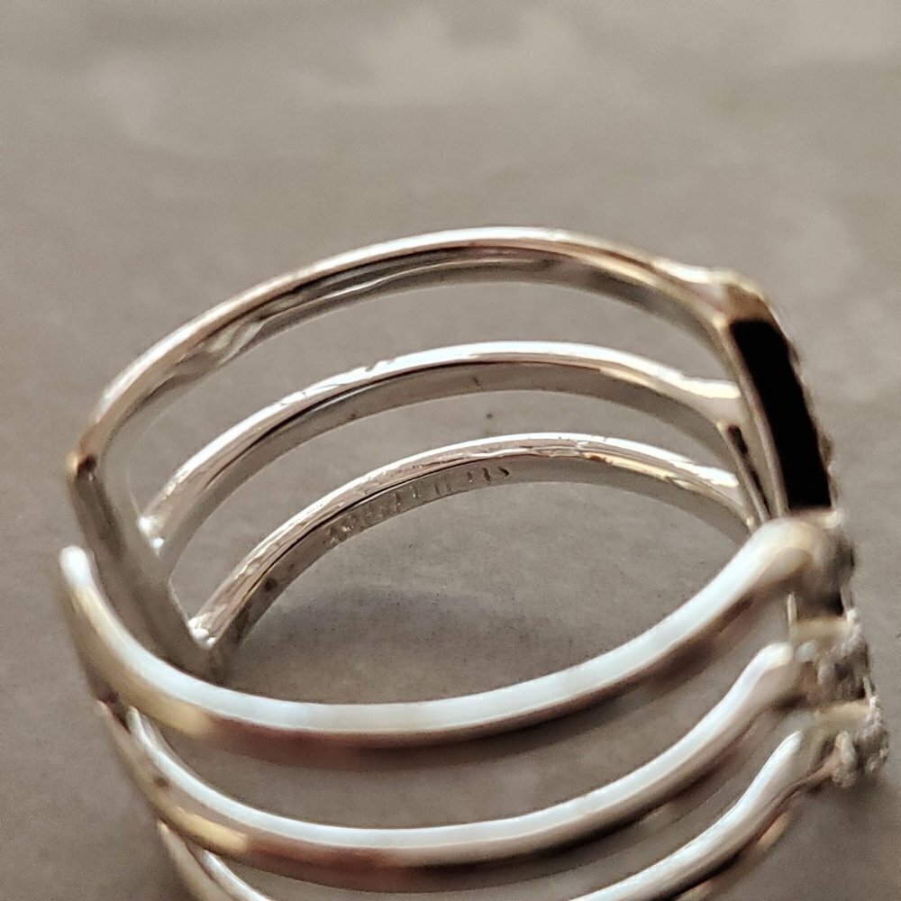 ✨ Stella & Dot Silver Rhinestones Crystals Pave Modern Minimalist ring Size 6 ✨ - Picture 7 of 9